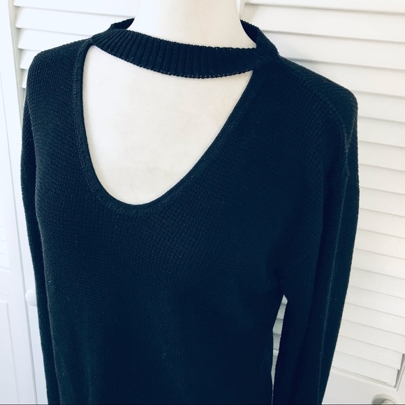 3/$25 CLOSET SPACE Black Cut-Out Front Acrylic Sweater Size Large - Picture 2 of 10